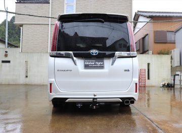TOYOTA（トヨタ）社製、エスクァイア用ヒッチメンバーの施工事例 / メイン画像