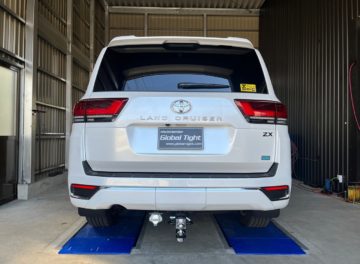 ランドクルーザー300ZXグレードにヒッチメンバーを取り付け致しました。