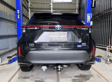 ヤリスクロスにヒッチメンバーを取り付け致しました。