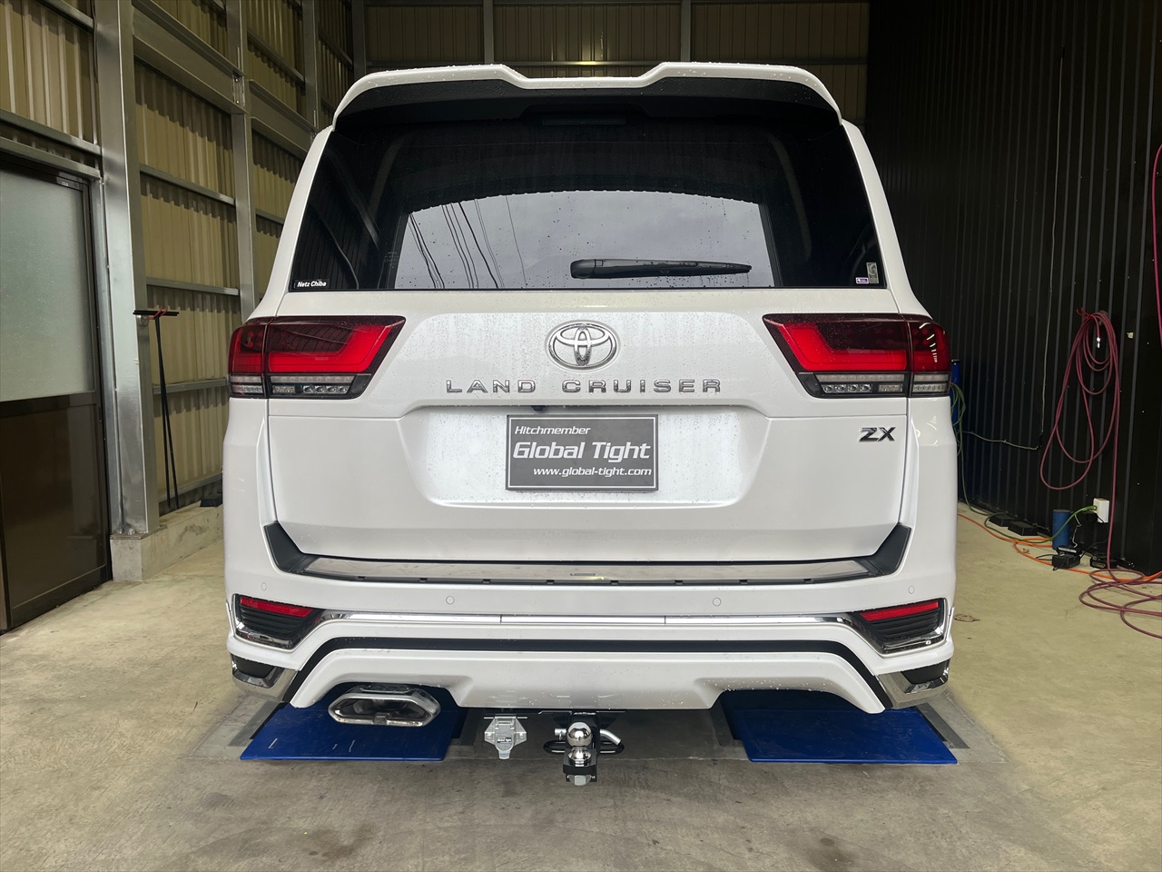 ランドクルーザー300にヒッチメンバーを取り付け致しました