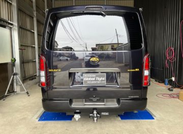 ハイエース200系にヒッチメンバーを取り付け致しました。
