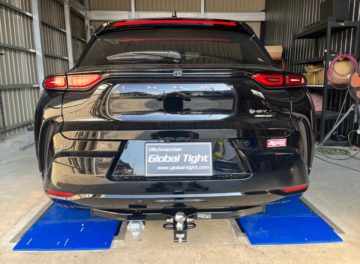 クラウンスポーツにヒッチメンバーを取り付け致しました。