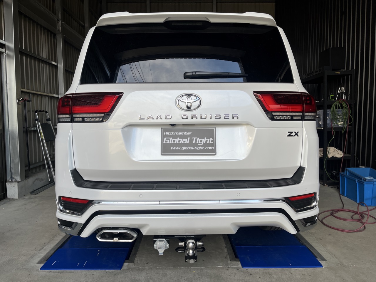 ランクル300モデリスタ付き車両にヒッチメンバーを取り付け致しました