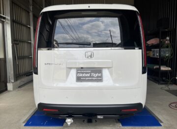 ステップワゴンRP6.7.8型にヒッチメンバーを取り付け致しました。