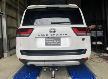 ランドクルーザー300GRスポーツにヒッチメンバーを取り付け致しました。