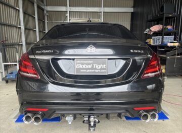 Sクラスに特注制作ヒッチメンバーを制作取り付け致しました。