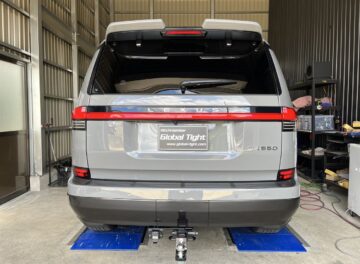 GX550にヒッチメンバーを取り付け致しました。