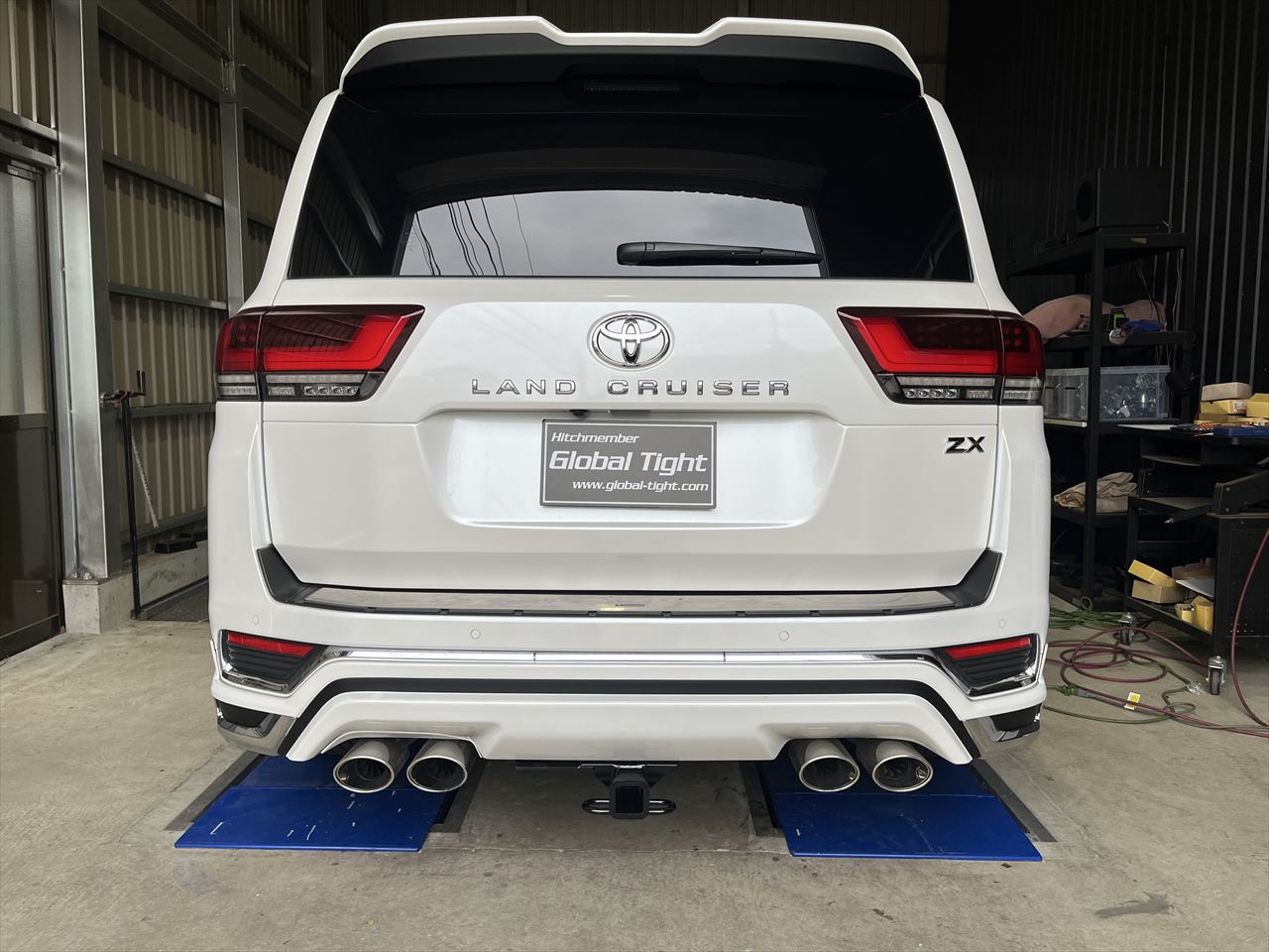ランドクルーザー300モデリスタエアロつき車両にヒッチメンバーを