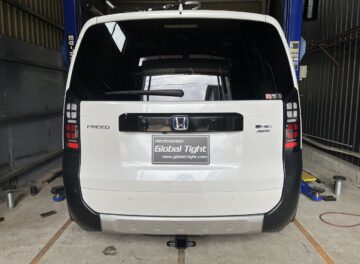 フリードにヒッチメンバーを取り付け致しました。