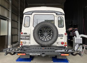 ディフェンダー110にヒッチメンバーを制作取り付け致しました。