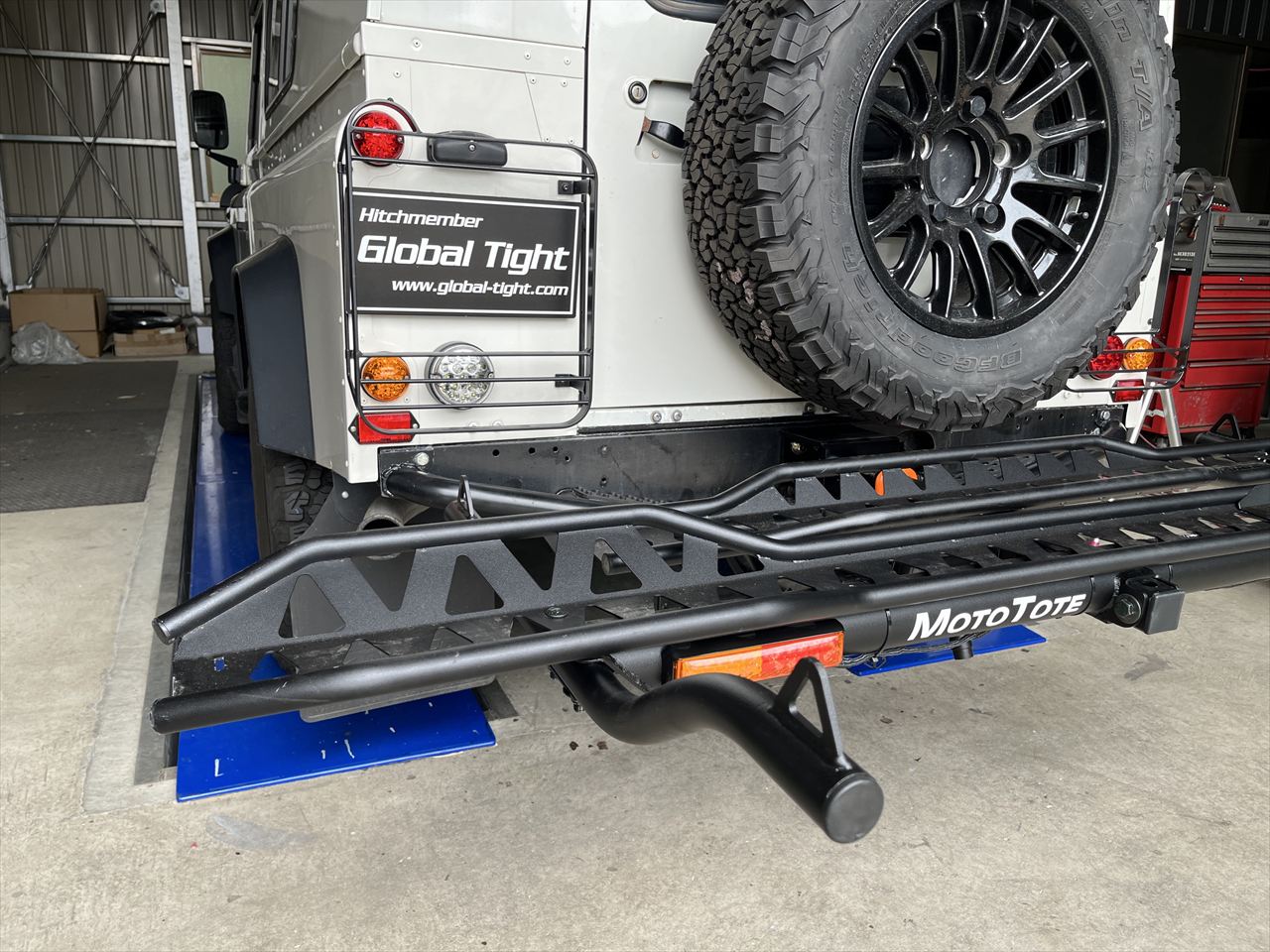 ディフェンダー110,ランドローバー,ヒッチメンバー,ジェットスキー,トレーラー,バスボート,キャンピングカー,キャンピングトレーラー,水上バイク,ボートトレーラー,牽引,サイクルキャリア,カーゴトレーラー