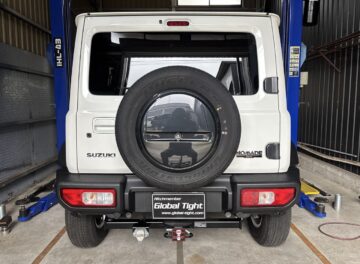 ジムニーノマドにヒッチメンバーを取り付け致しました。