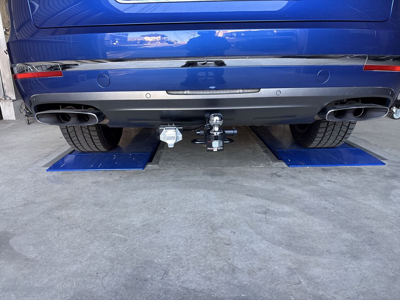 ベントレー,ベンテイガ,ノマド,ヒッチメンバー,ジェットスキー,トレーラー,バスボート,キャンピングカー,キャンピングトレーラー,水上バイク,ボートトレーラー,牽引,サイクルキャリア,カーゴトレーラー