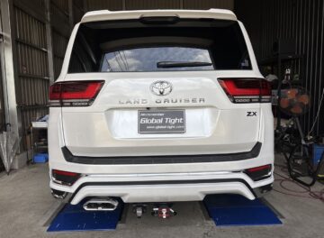 ランドクルーザー300モデリスタにヒッチメンバーを取り付け致しました。