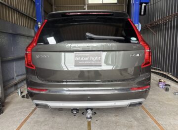 ボルボXC90にワンオフヒッチメンバーを制作取り付け致しました。
