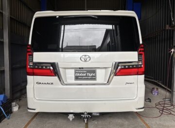 グランエースに強化型ヒッチメンバーを制作取り付け致しました。